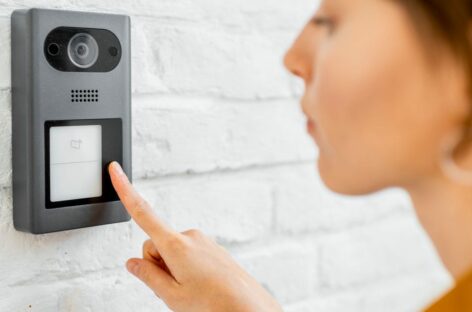 Citofonare Santanchè: il turismo organizzato non molla i 105 milioni