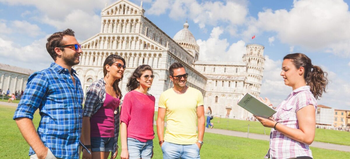 Guide, Santanchè: «Stop all’esame danneggia il turismo»