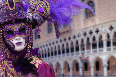 Carnevale di Venezia, “sfilata” di turisti Usa e giapponesi