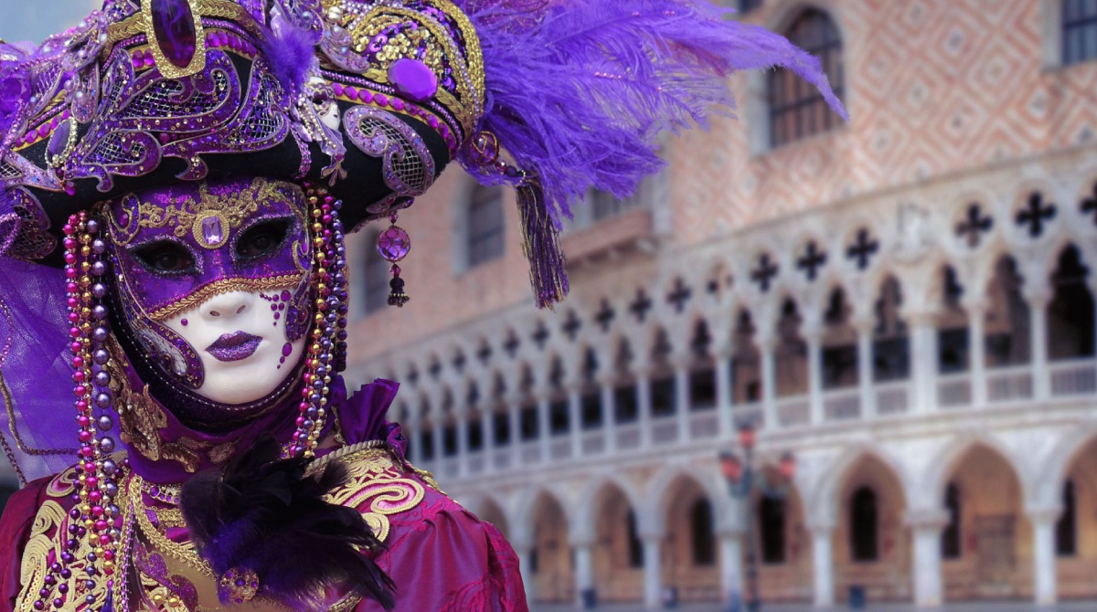 Carnevale di Venezia, “sfilata” di turisti Usa e giapponesi