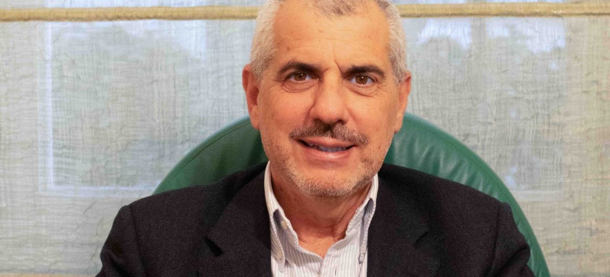 Mappamondo marcia spedito verso i 50 anni