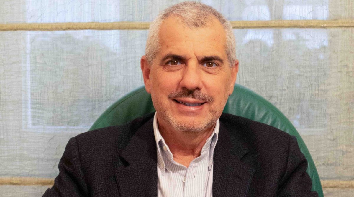 Mappamondo marcia spedito verso i 50 anni