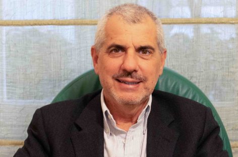 Mappamondo marcia spedito verso i 50 anni