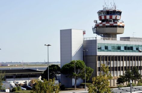 Mani francesi sugli aeroporti veneti