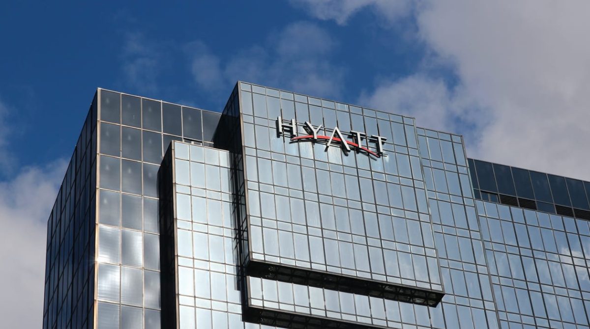 Il caso Epstein travolge Hyatt: <br>si dimette il presidente