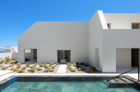 Donkey Hotels, riapre il 22 aprile il Nous Santorini Resort