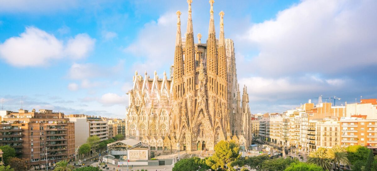 Barcellona, la Sagrada Familia sarà conclusa nel 2026. Ma c’è lo spettro degli espropri