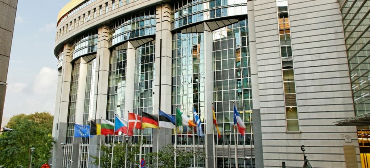 Ue, stop ai visti multipli per i viaggiatori russi