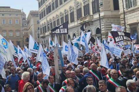 Spiagge, la gara non va giù ai balneari: «Battaglia sia»