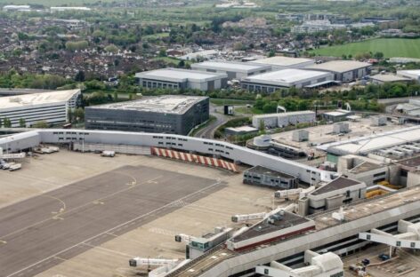 Incendio Londra Heathrow: caos voli senza precedenti