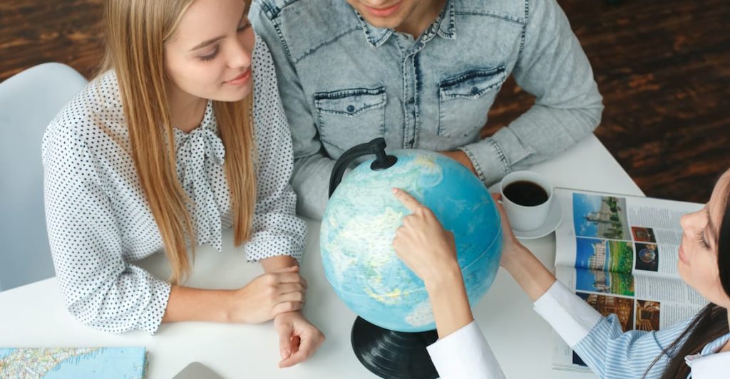 Viaggi di nozze in agenzia_adobe