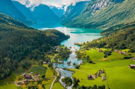 Coolcation e fuga dalla folla: <br>i trend di un’estate “difficile”