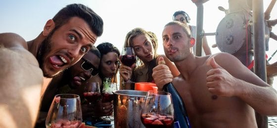 Baleari, legge anti-alcool: 1.500 euro di multa ai turisti ubriachi