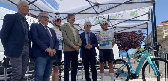 Cicloturismo, l’Abruzzo pedala forte e ottiene l’argento al Giro-E