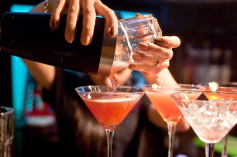 Roma, barman per un giorno con Adèle all’Hotel Splendide Royal