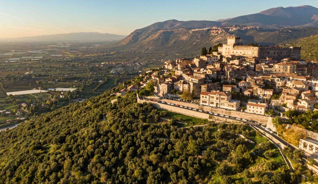 Sermoneta, Lazio, Italia borgo borghi da adobe