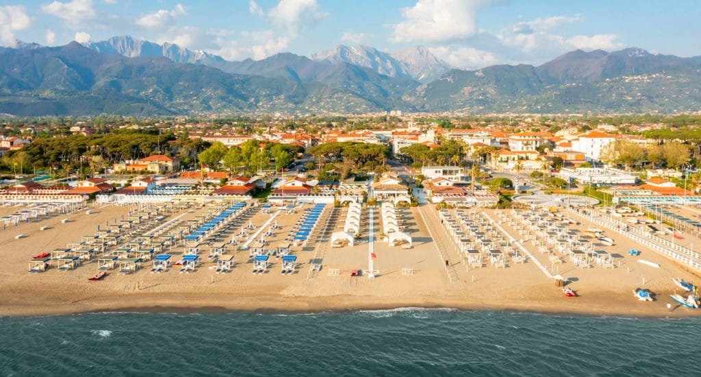 spiaggia Forte dei Marmi adobe
