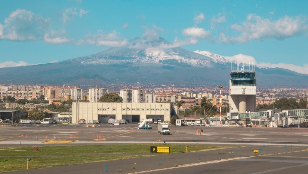 Aeroporto di Catania ed Etna, da adobe