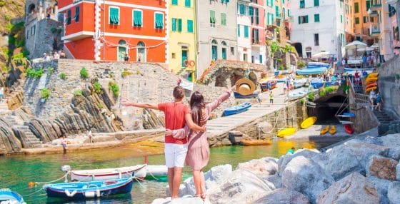 Estate 2025, viaggeranno due italiani su tre: il report Compass