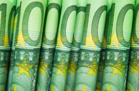 Contanti, un emendamento alza la soglia e introduce una tassa