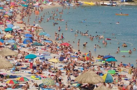 Acque amiche solo per metà degli italiani: indagine Federalberghi