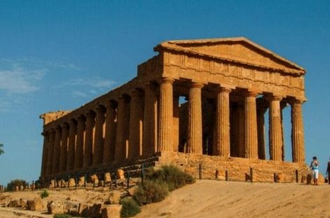 La Sicilia fa scuola. O almeno ci prova