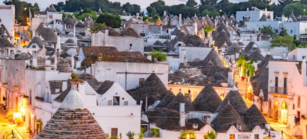 Puglia_trulli_Adobe