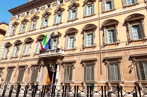 Manovra ostaggio degli affitti brevi