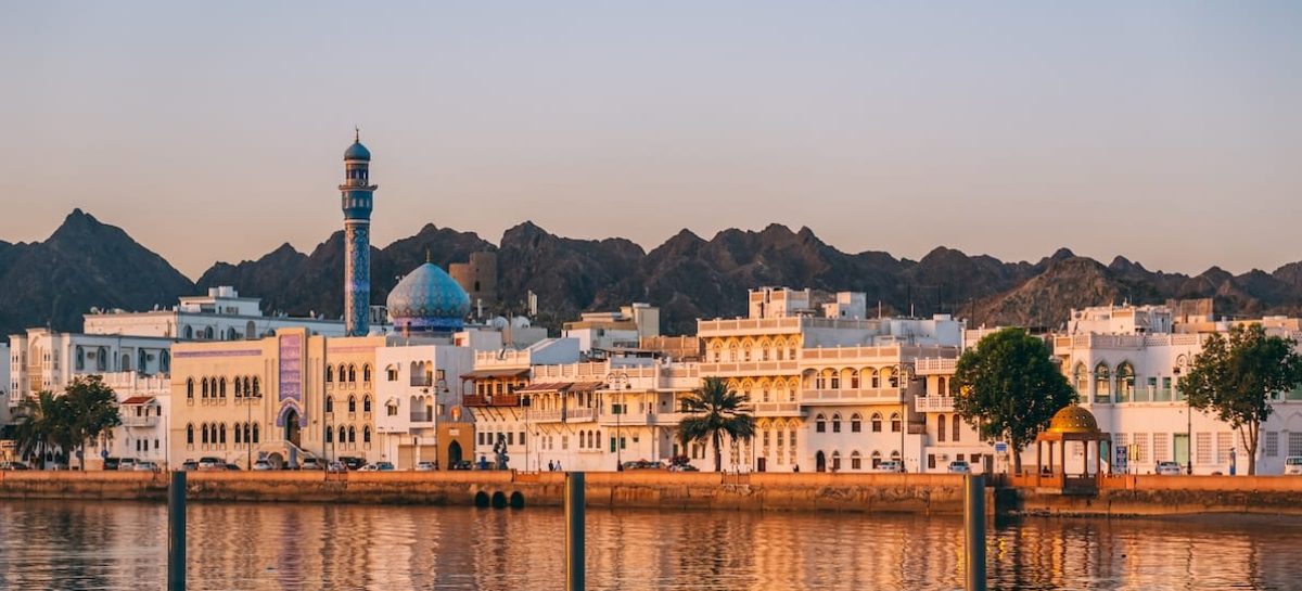 Oman Air regala una notte a Muscat a chi vola in Premium
