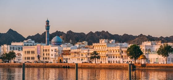 Oman Air regala una notte a Muscat a chi vola in Premium