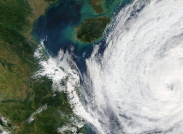 Tifone sul Giappone: centinaia di voli cancellati