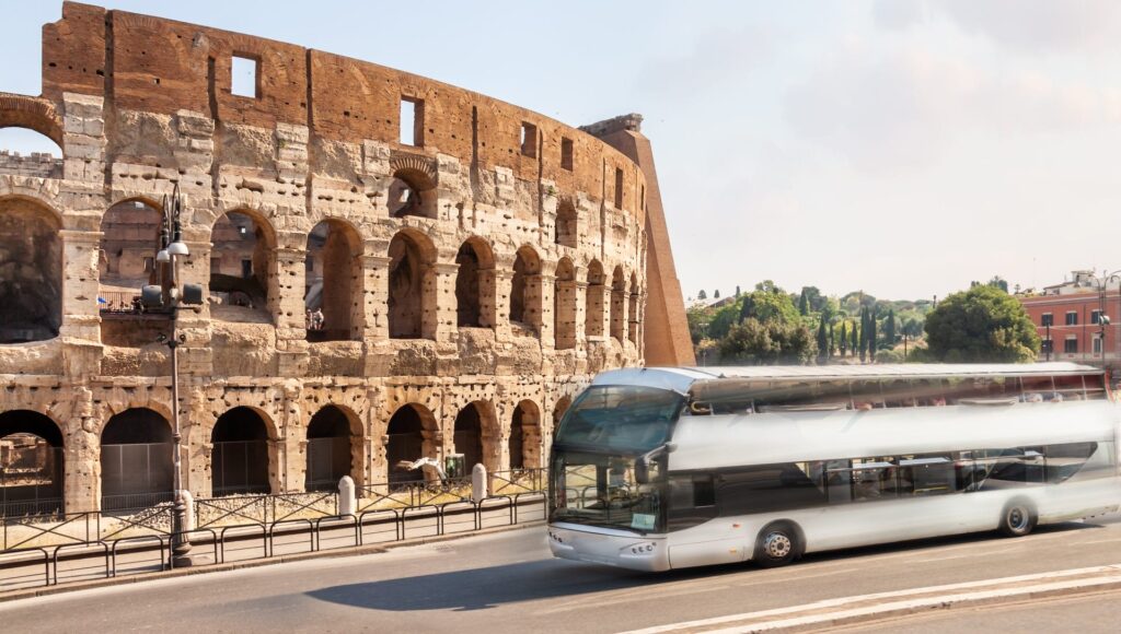 bus turistico Roma adobe