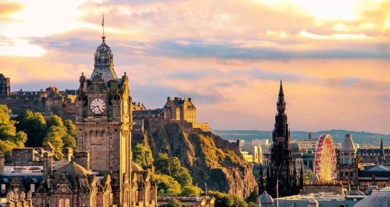 Edimburgo vuole la tassa di soggiorno (oltre all’Eta)