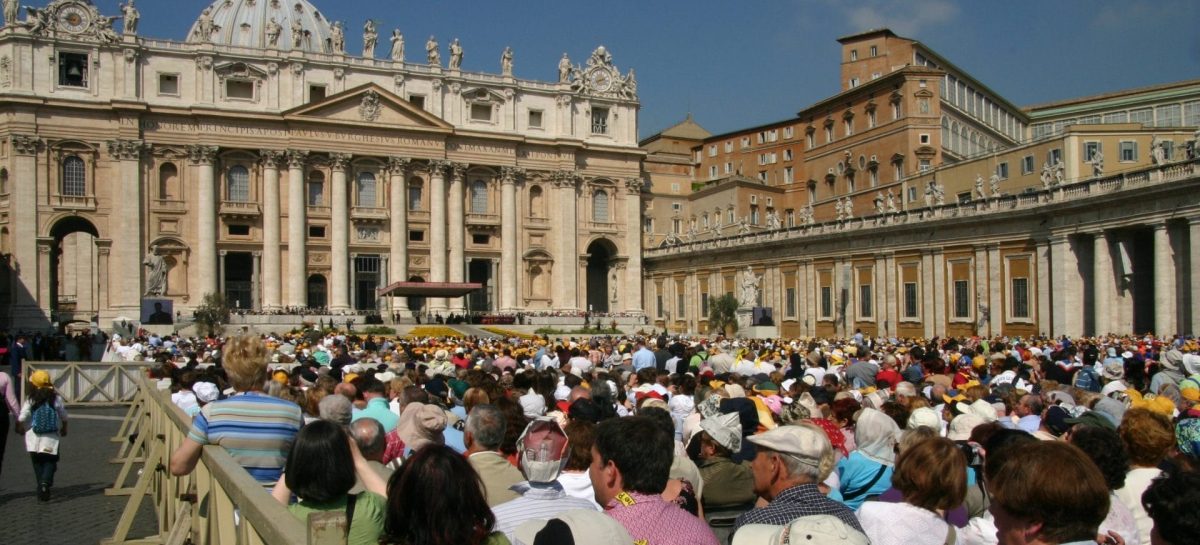 Funerali del Papa, attesi 200mila pellegrini a Roma