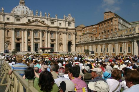 Funerali del Papa, attesi 200mila pellegrini a Roma