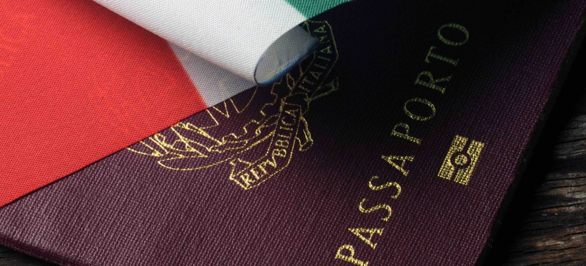 Il nodo passaporti resta sciolto a metà