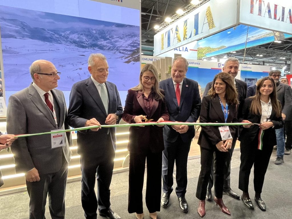 Fitur taglio nastro Italia, credit Ladv
