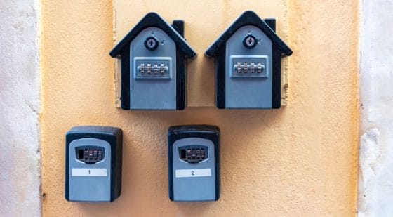 Key box, i property manager: «Basta al vandalismo»