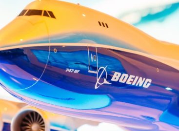 Boeing riduce le perdite.<br> Il ceo: «2025 anno di svolta»