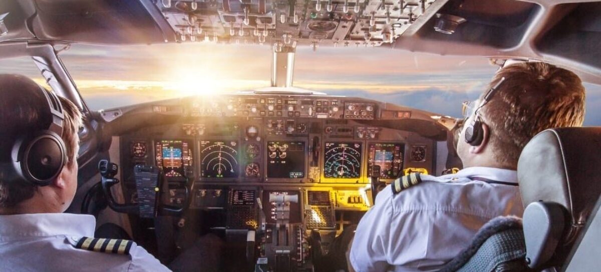 Voli, proposta Iata: “Piloti in pensione a 67 anni”