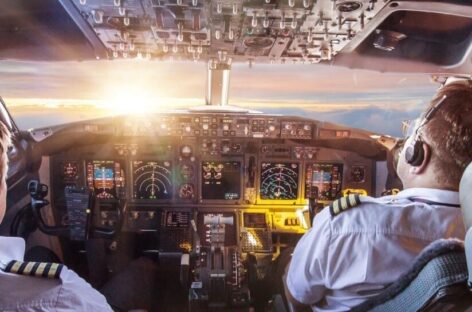 Voli, proposta Iata: “Piloti in pensione a 67 anni”