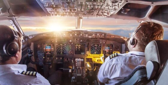 Voli, proposta Iata: “Piloti in pensione a 67 anni”