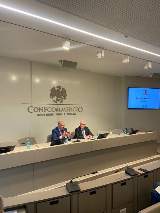 Federico Lucarelli legale Fiave con Giuseppe Ciminnisi presidente Fiavet da uff st Fiavet