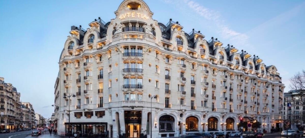 Parigi, le insegne Mandarin Oriental sull’Hotel Lutetia
