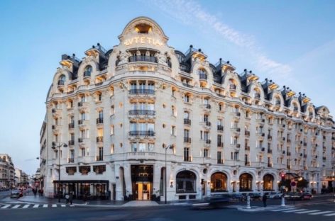 Parigi, le insegne Mandarin Oriental sull’Hotel Lutetia