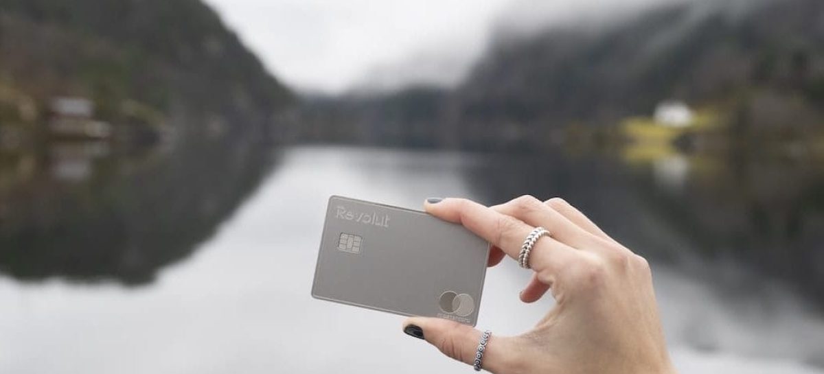 Cambio valuta, Revolut elimina le commissioni extra del weekend