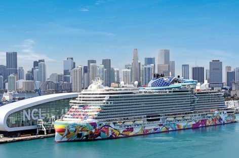 Norwegian Aqua varata a Miami con padrino l’attore Stonestreet