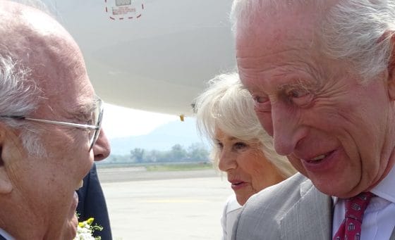 Re Carlo e Camilla in Italia: l’arrivo all’aeroporto di Forlì – LE IMMAGINI