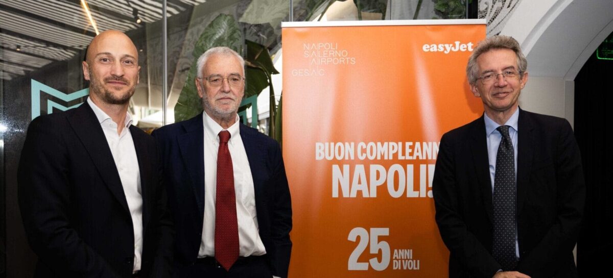 easyJet, nozze d’argento a Napoli