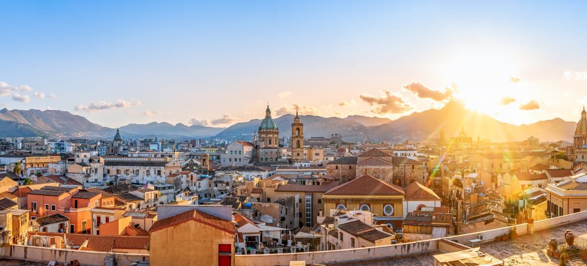 Palermo, le insegne Nh Collection su Palazzo Sitano